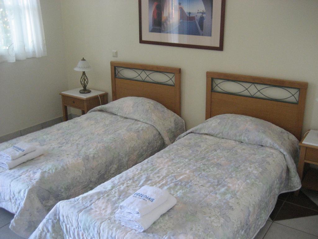 Kyveli Hotel apartamentowy Vrontádos